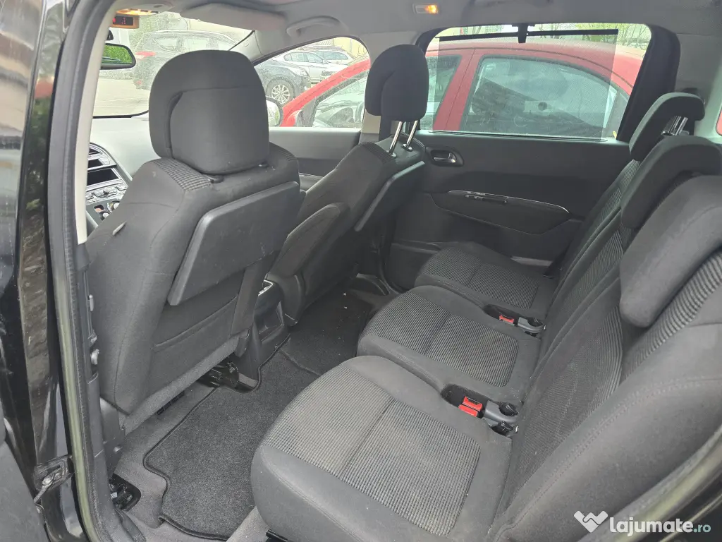 Peugeot 5008 2012 1.6 benzina, navigatie, geam panoramic 