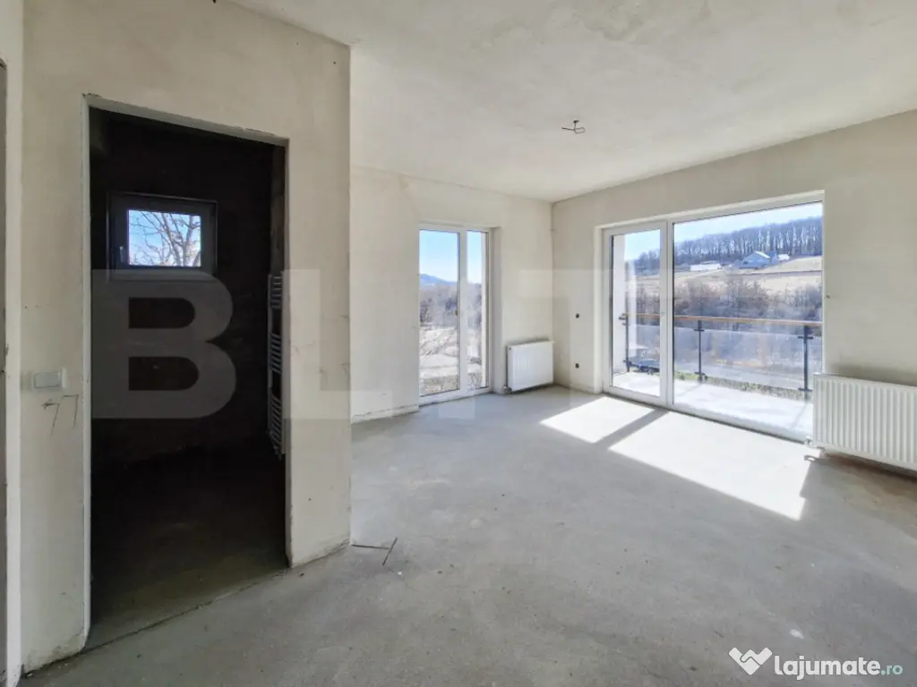 Duplex spațios ideal pentru două familii, in Stolna 