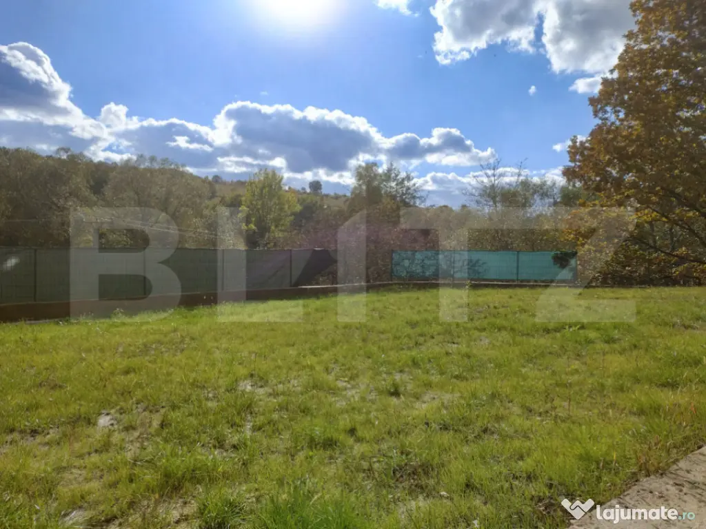 Duplex spațios ideal pentru două familii, in Stolna 