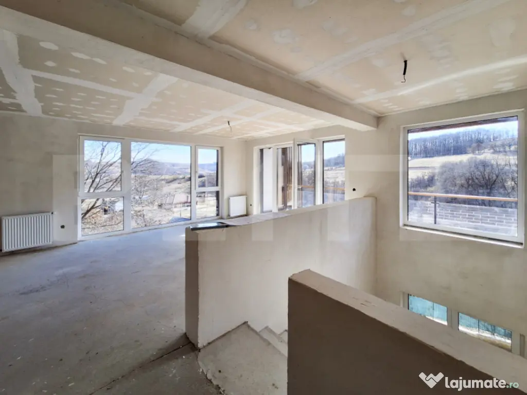 Duplex spațios ideal pentru două familii, in Stolna 