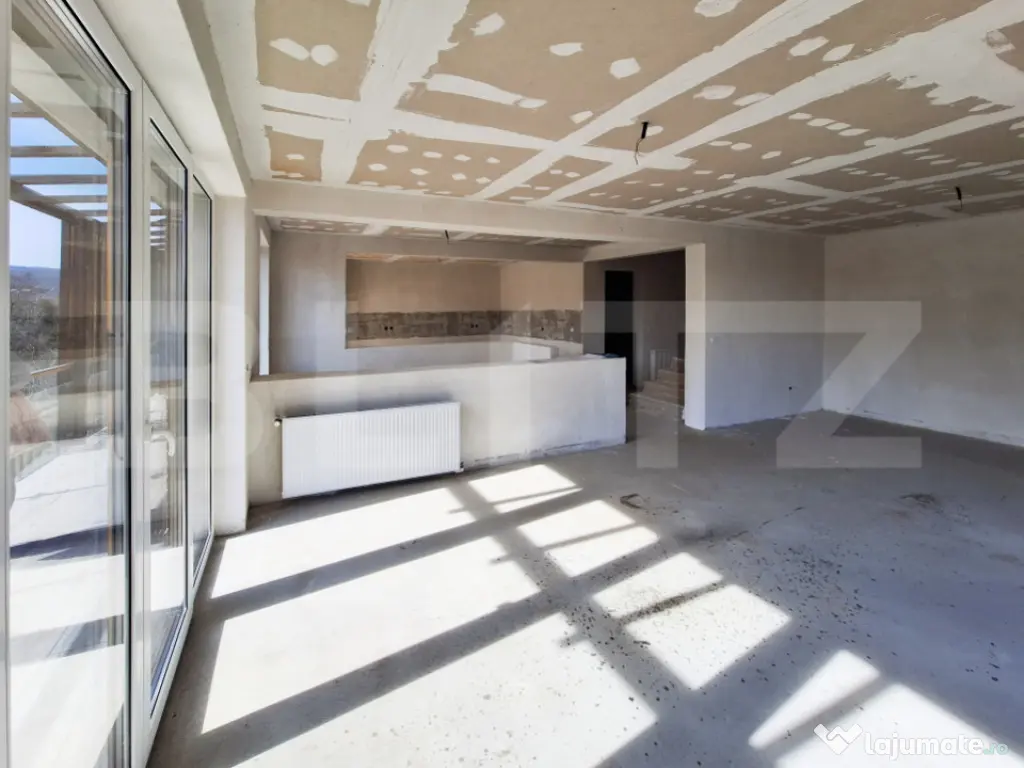 Duplex spațios ideal pentru două familii, in Stolna 