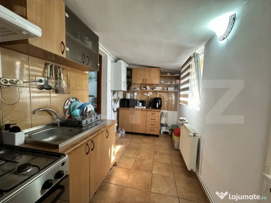 Apartament 3 camere, decomandat, 72 mp, Craiovita Noua, zona 