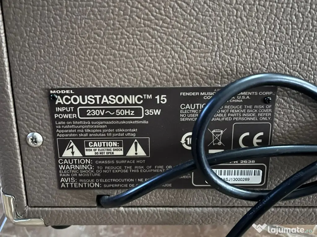 Amplificator pentru chitara electro-acustica Fender Acoustasonic 15 