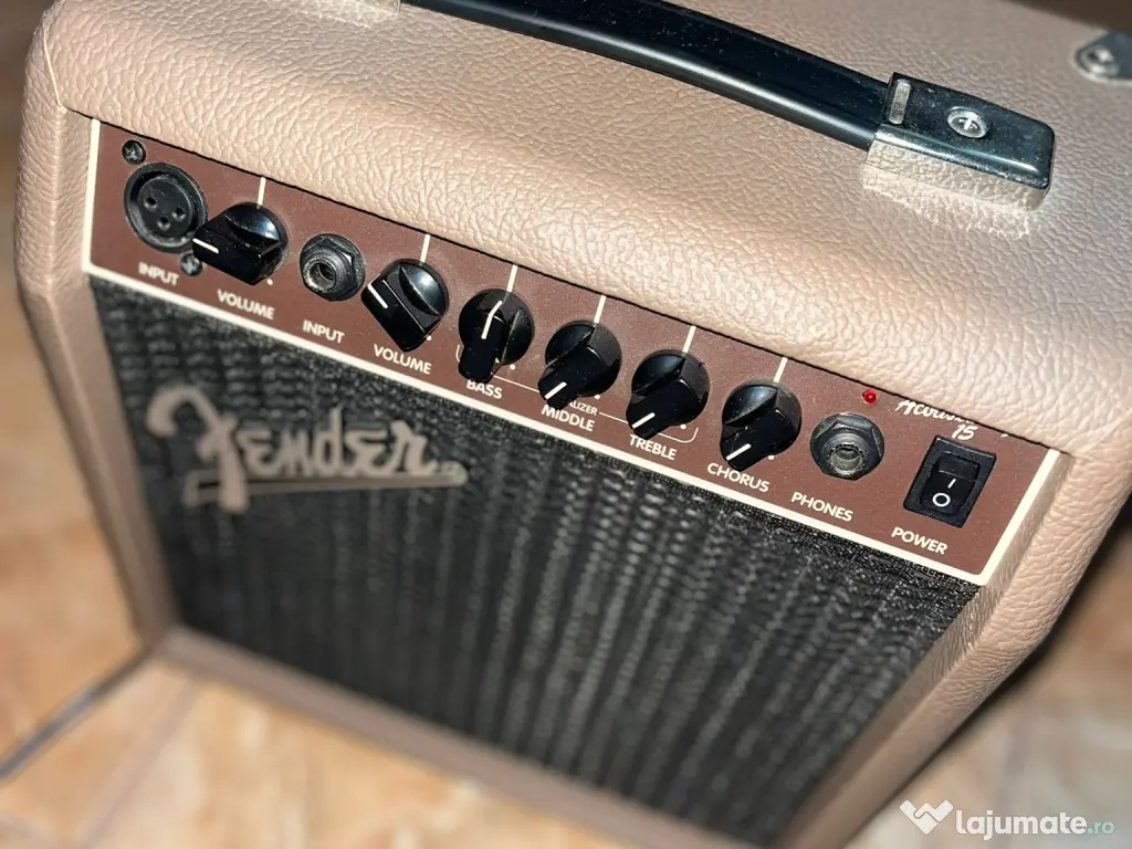 Amplificator pentru chitara electro-acustica Fender Acoustasonic 15 