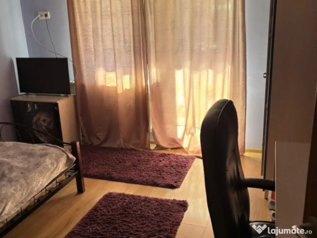 P-Ta Revolutiei, 2 camere, decom., etaj 1 