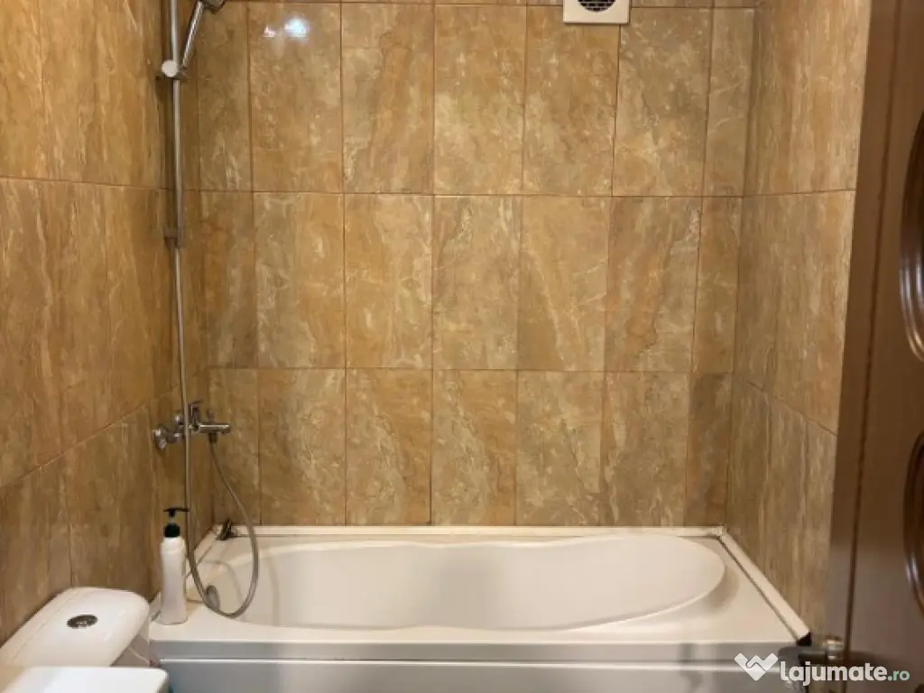 P-Ta Revolutiei, 2 camere, decom., etaj 1 