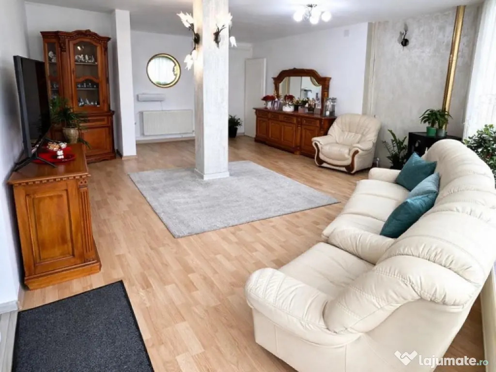 Casa in apreciabil potential,cu terase, curte,gradina echipa 