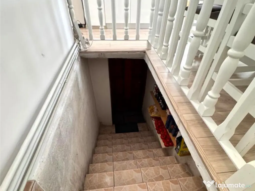 Casa in apreciabil potential,cu terase, curte,gradina echipa 