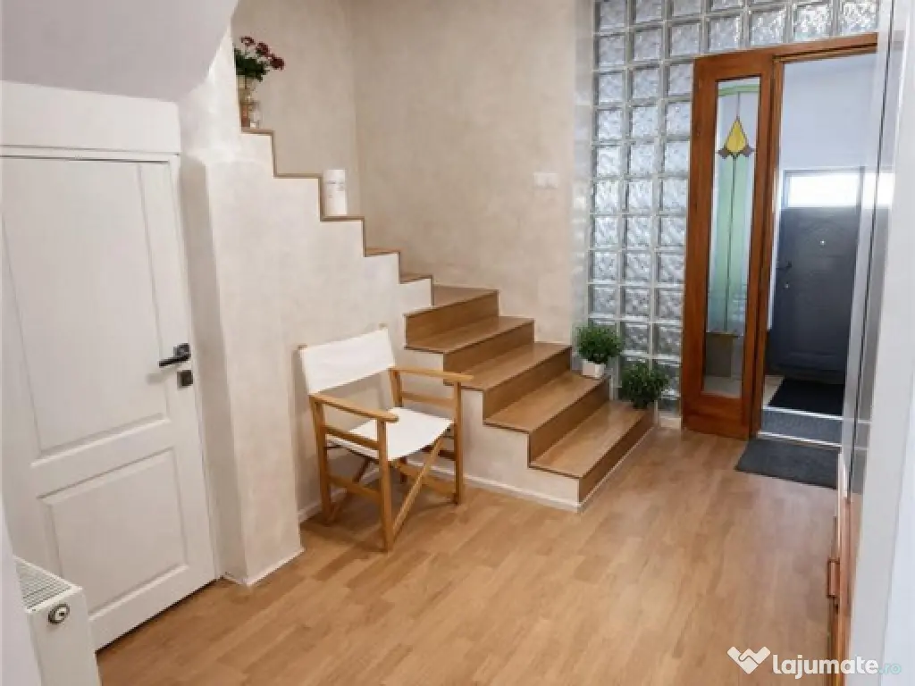 Casa in apreciabil potential,cu terase, curte,gradina echipa 