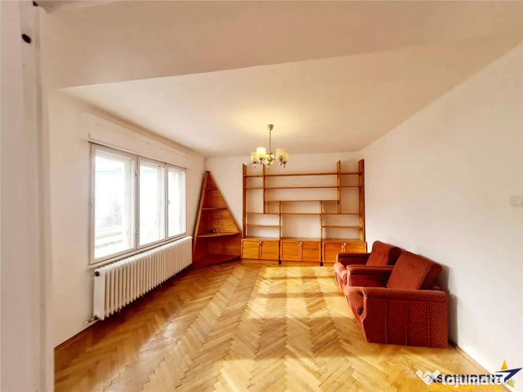 Nivel in vila, 4 camere, cu garaj, curte proprie, Central, 