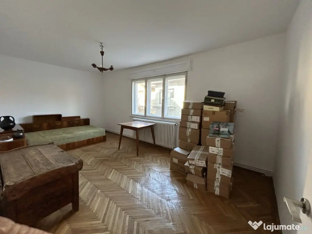 Nivel in vila, 4 camere, cu garaj, curte proprie, Central, 