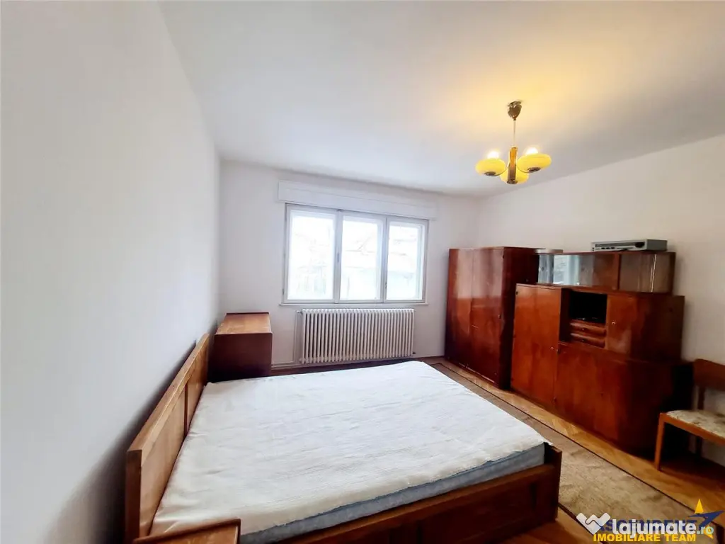 Nivel in vila, 4 camere, cu garaj, curte proprie, Central, 