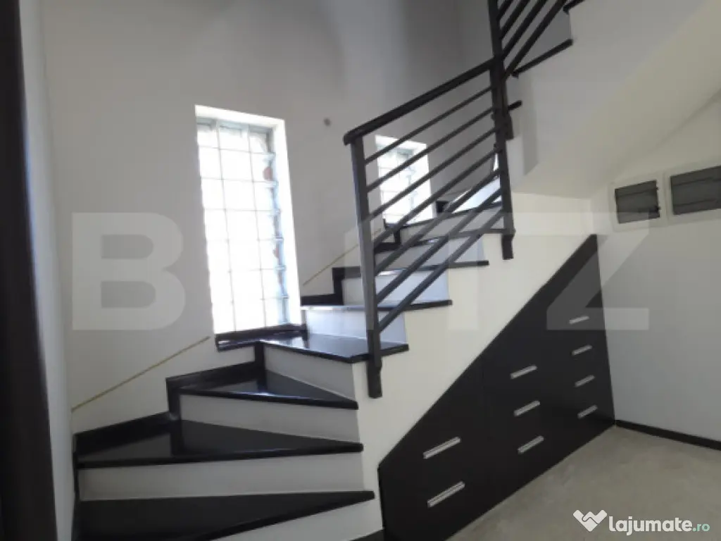 Arhitectură Vizionară și Independență Energetică în E