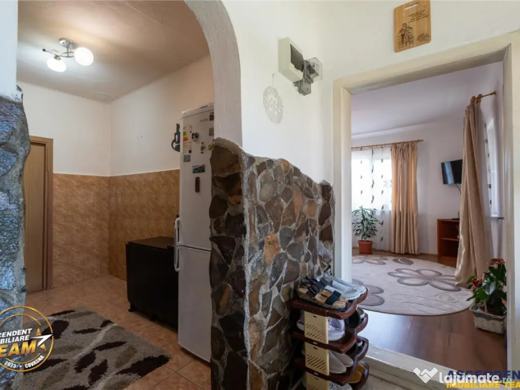 FILM! Pe 1.200mp teren rezidenta cu gradina inflorata,aproap 