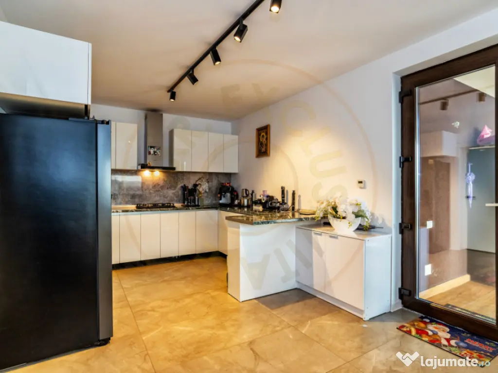 Vila moderna Mioveni | teren 1231 mp | terase, foisor si gar 