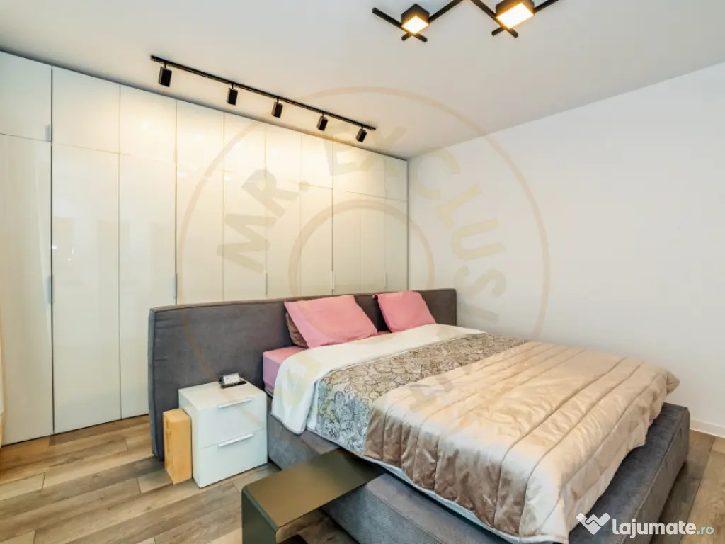 Vila moderna Mioveni | teren 1231 mp | terase, foisor si gar 