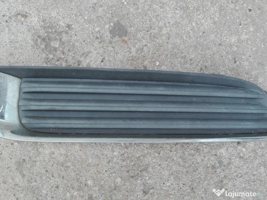 grila laterala Opel Insignia stanga 150 lei 