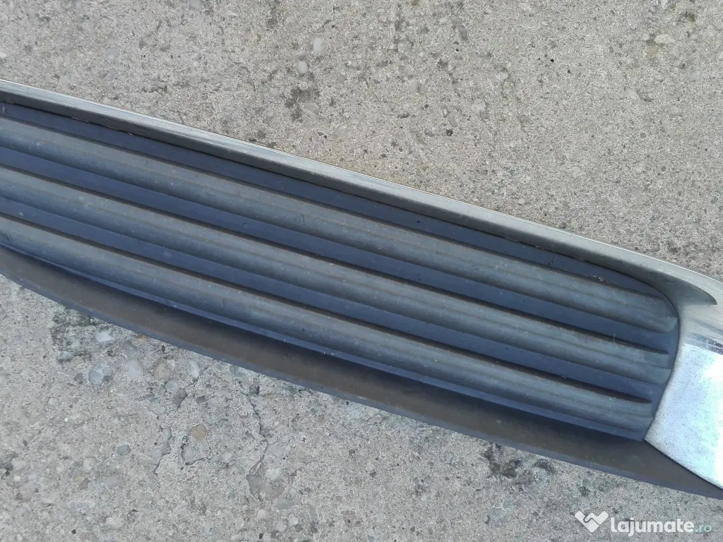 grila laterala Opel Insignia stanga 150 lei 
