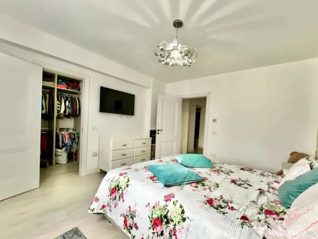 Apartament de 4 camere-Noua | 200 M.P. 