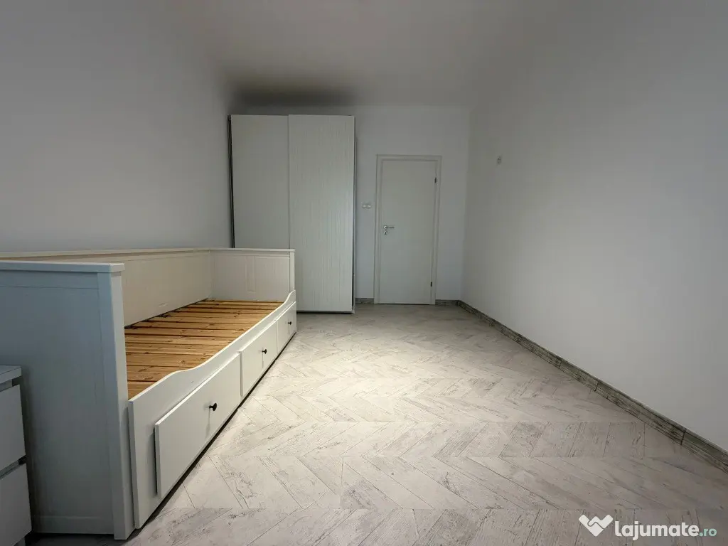 Bd.Aviatorilor 3 camere DECOMANDAT etaj 3/3 proprietar, renovat recent 