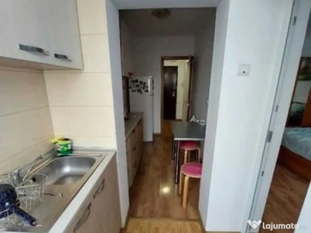 Timpuri noi tineretului piscului etaj 2 