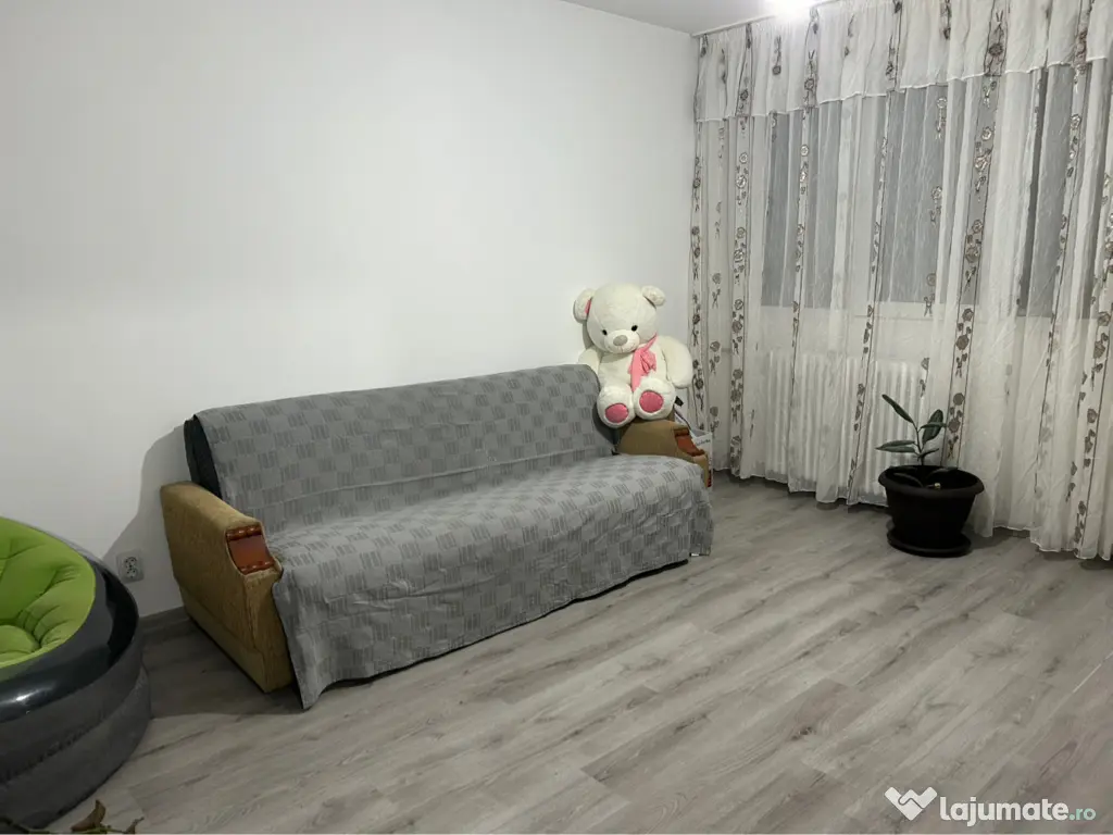 Închiriez apartament două camere 