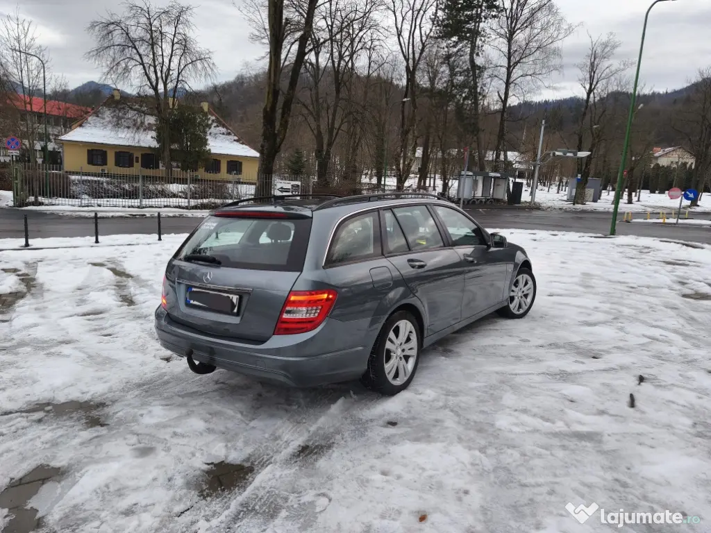 Închiriez apartament două camere 
