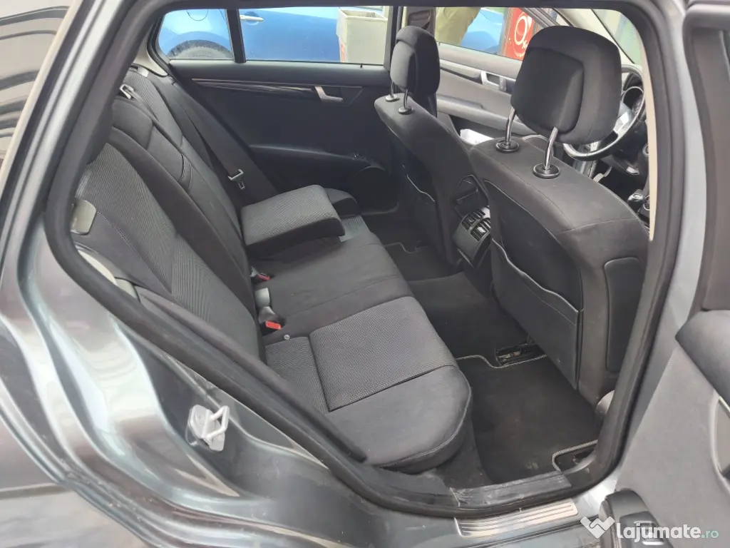 Închiriez apartament două camere 