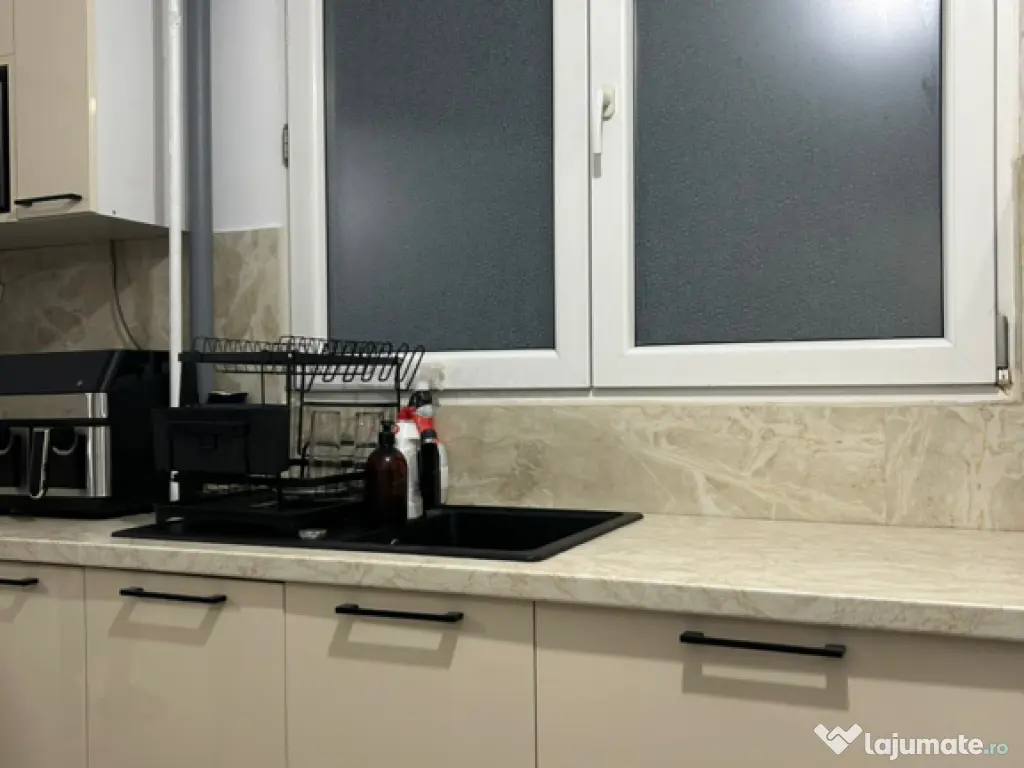 Închiriez apartament două camere 