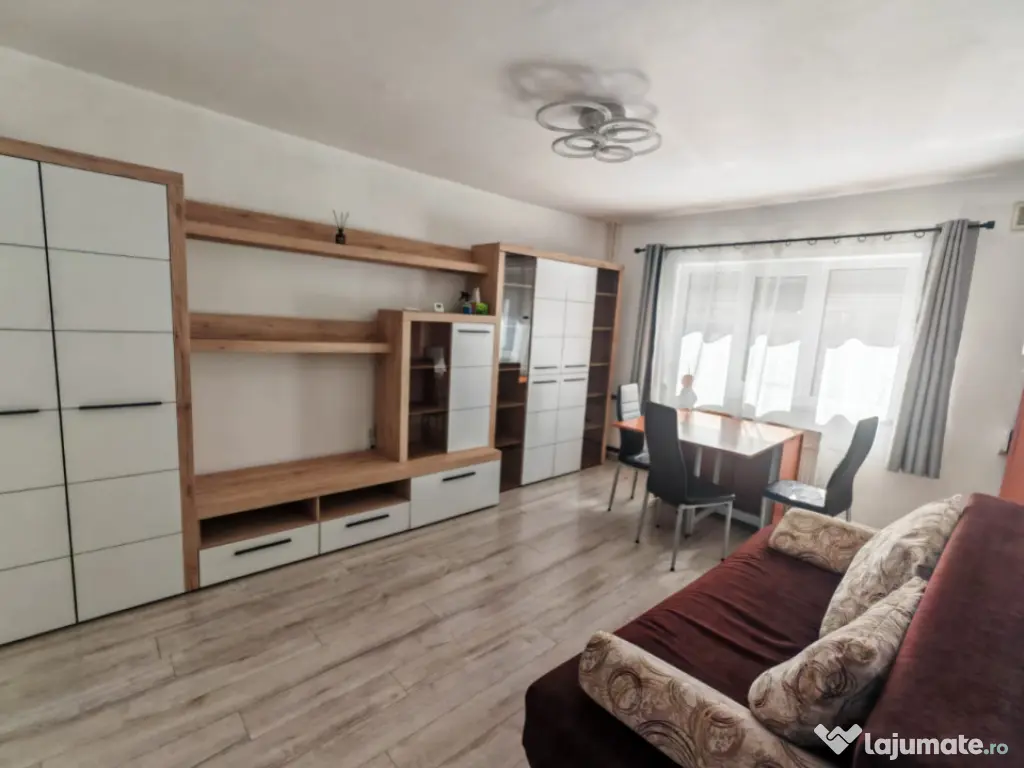 Apartament 3 camere, situat in zona Inel I 