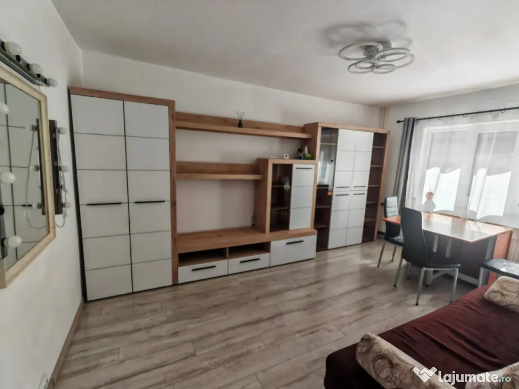 Apartament 3 camere, situat in zona Inel I 