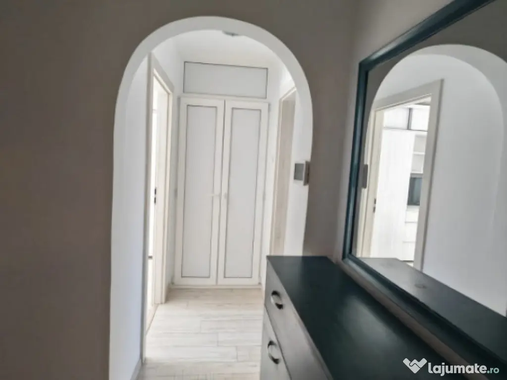 Apartament 3 camere, situat in zona Inel I 