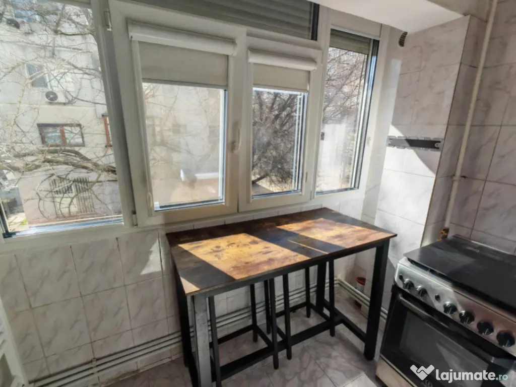 Apartament 3 camere, situat in zona Inel I 