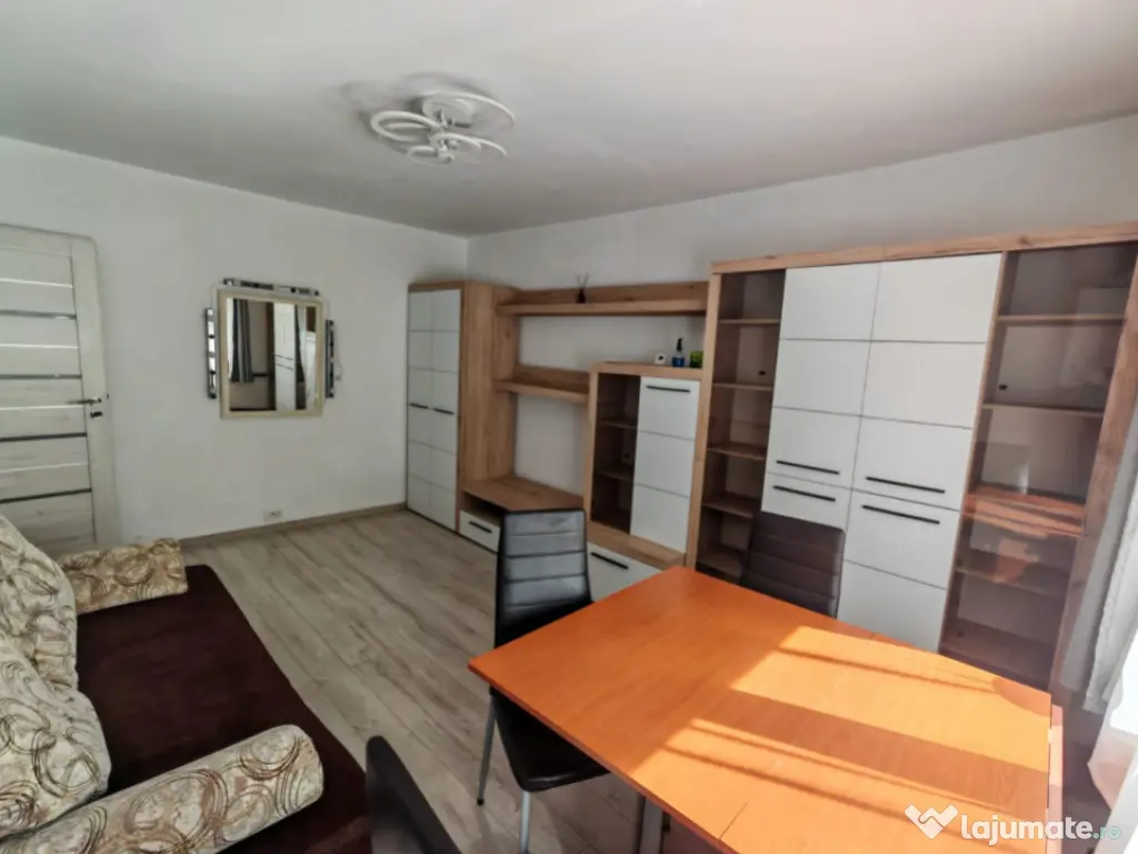 Apartament 3 camere, situat in zona Inel I 