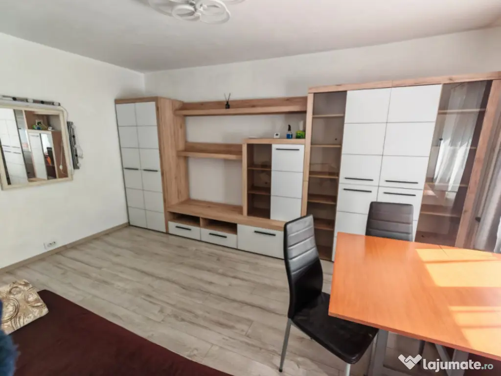 Apartament 3 camere, situat in zona Inel I 