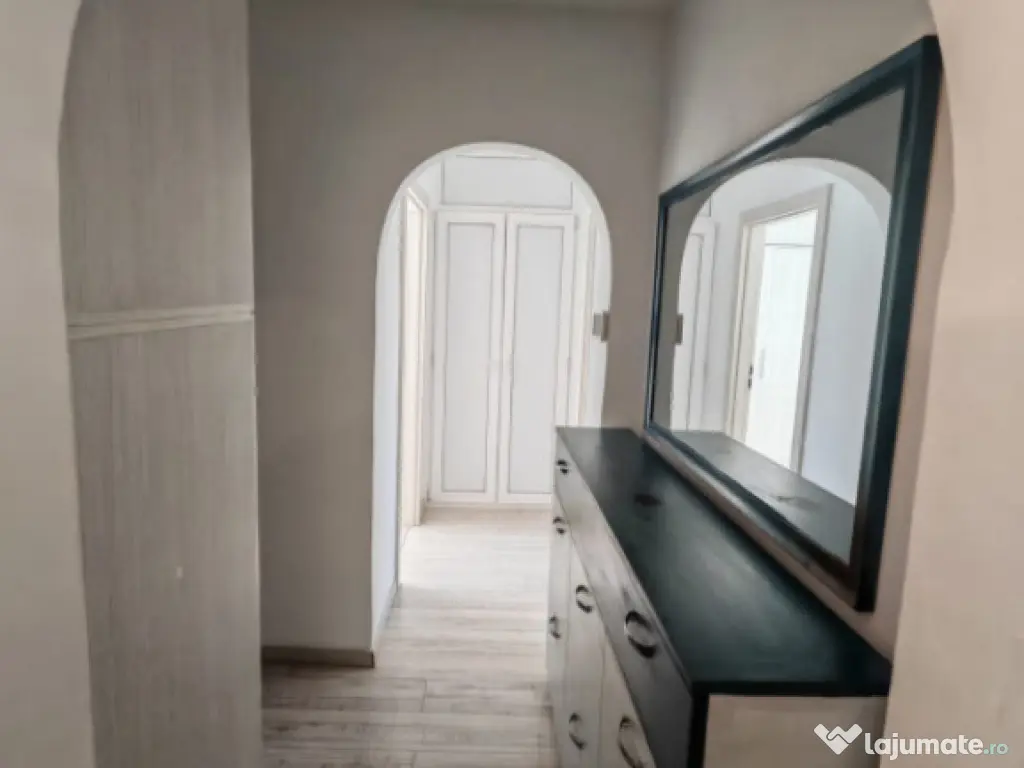 Apartament 3 camere, situat in zona Inel I 