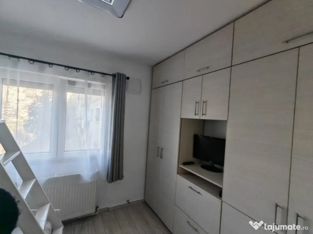 Apartament 3 camere, situat in zona Inel I 