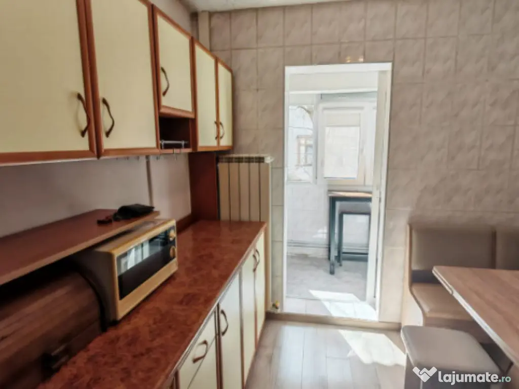 Apartament 3 camere, situat in zona Inel I 