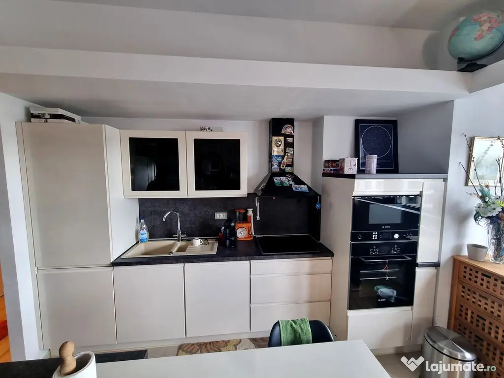 Faleza nord- apartament 2 camere transformat cu vedere la... 