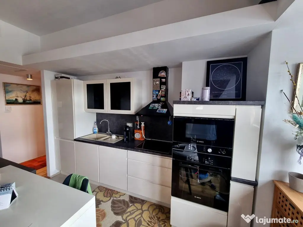 Faleza nord- apartament 2 camere transformat cu vedere la... 