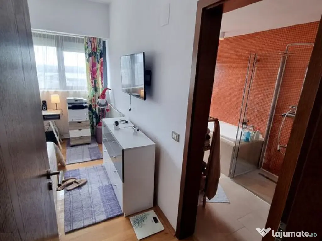 Faleza nord- apartament 2 camere transformat cu vedere la... 