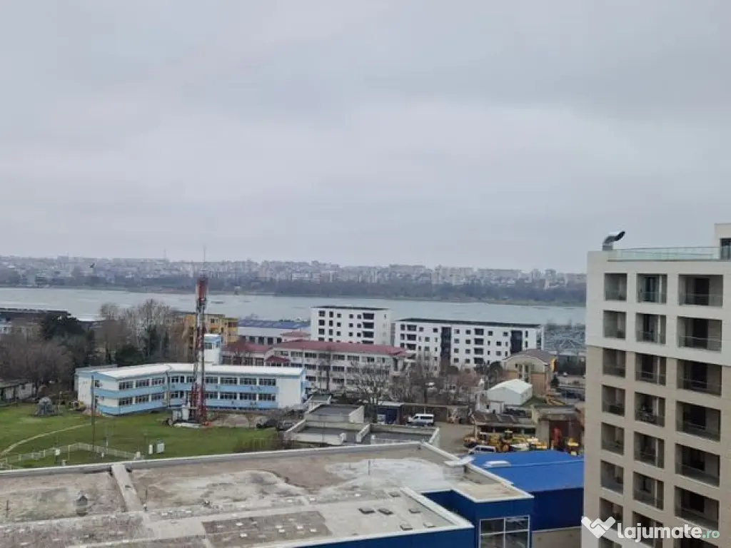 Faleza nord- apartament 2 camere transformat cu vedere la... 