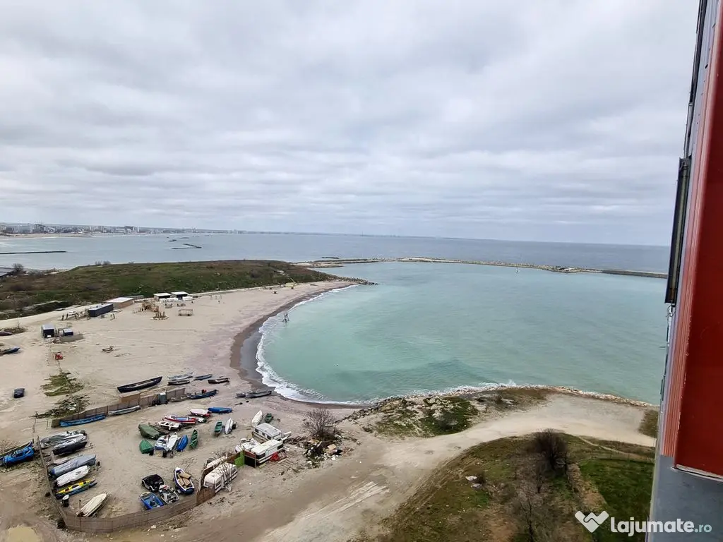 Faleza nord- apartament 2 camere transformat cu vedere la... 