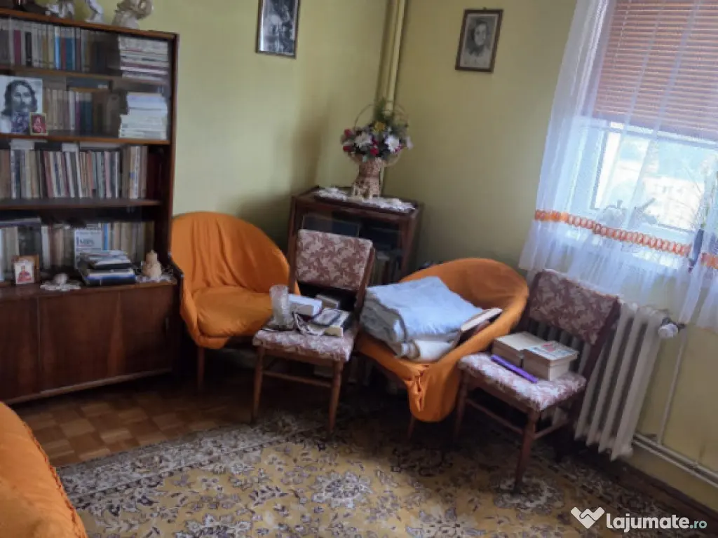 Apartament cu 2 camere, etaj intermediar, lift, bloc izolat 