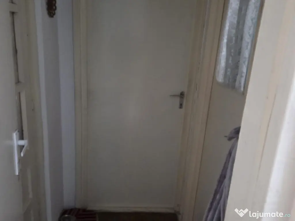 Apartament cu 2 camere, etaj intermediar, lift, bloc izolat 