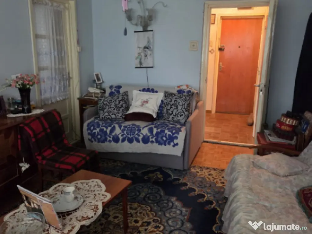 Apartament cu 2 camere, etaj intermediar, lift, bloc izolat 