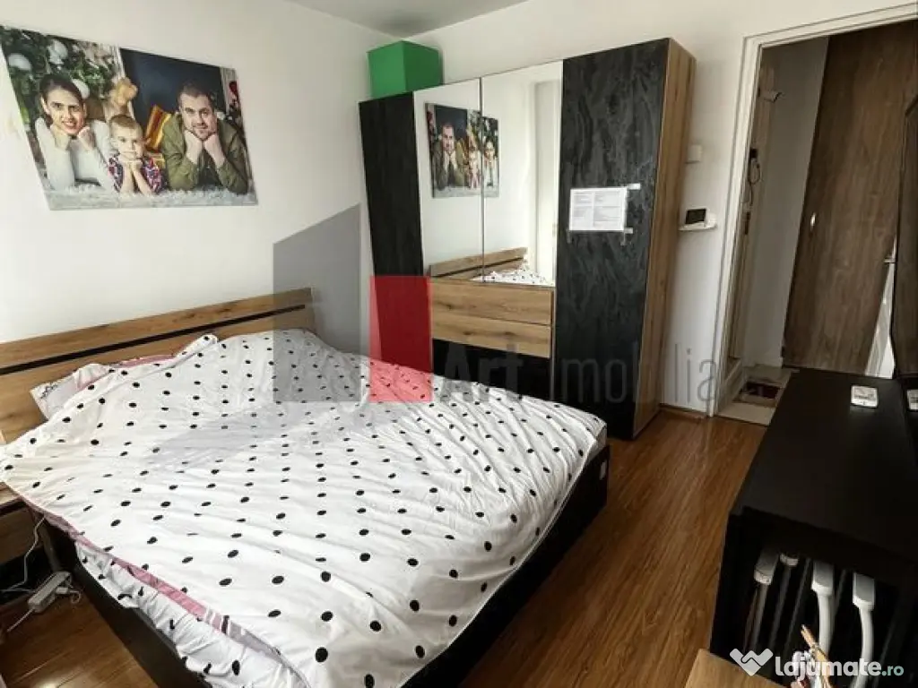 Vindem apartament 3 camere la P-ta Gorjului-centrala proprie 