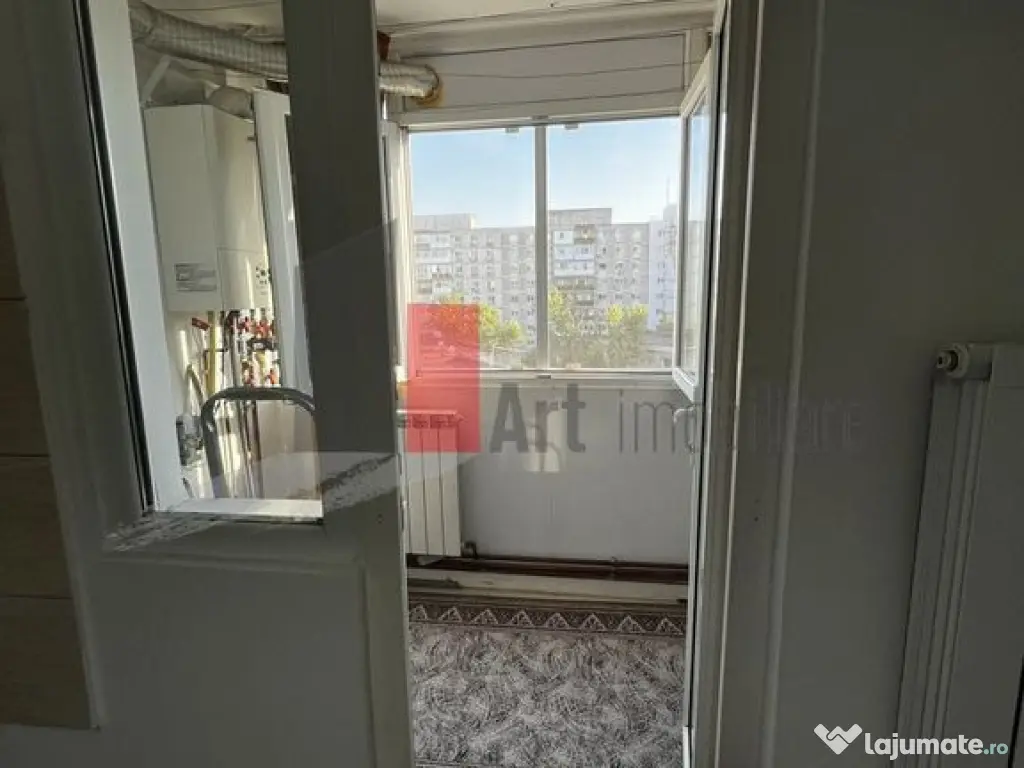 Vindem apartament 3 camere la P-ta Gorjului-centrala proprie 