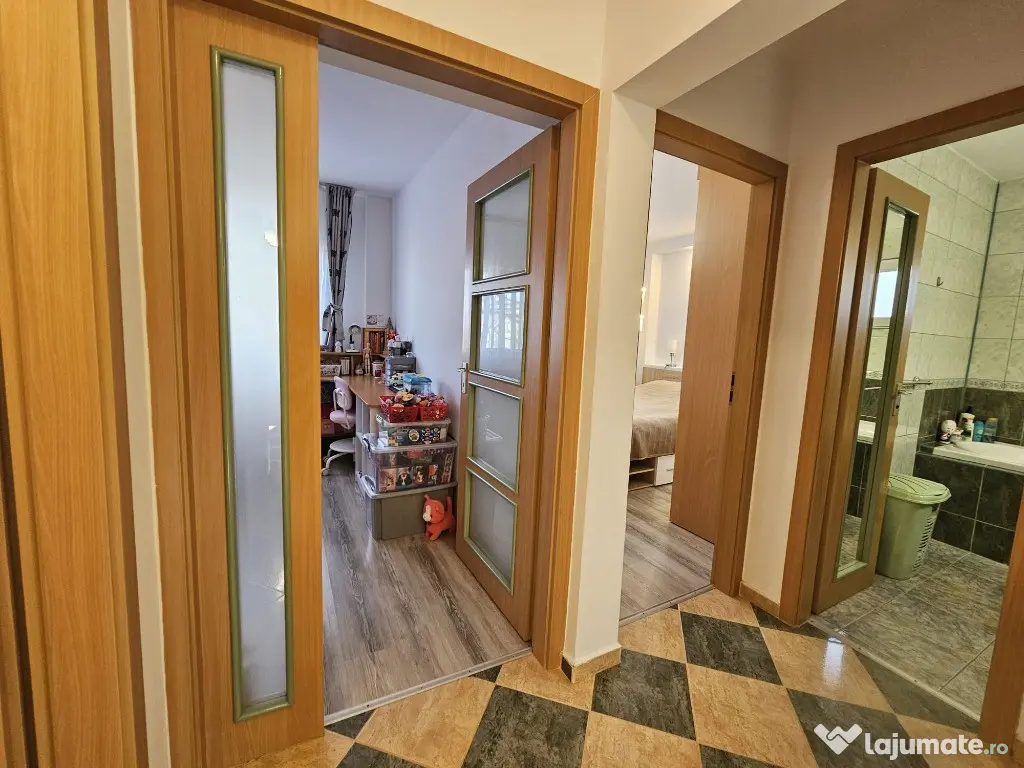 Apartament 3 camere,2 bai, 2 balcoane ,zona Neptun - Ion Creanga 