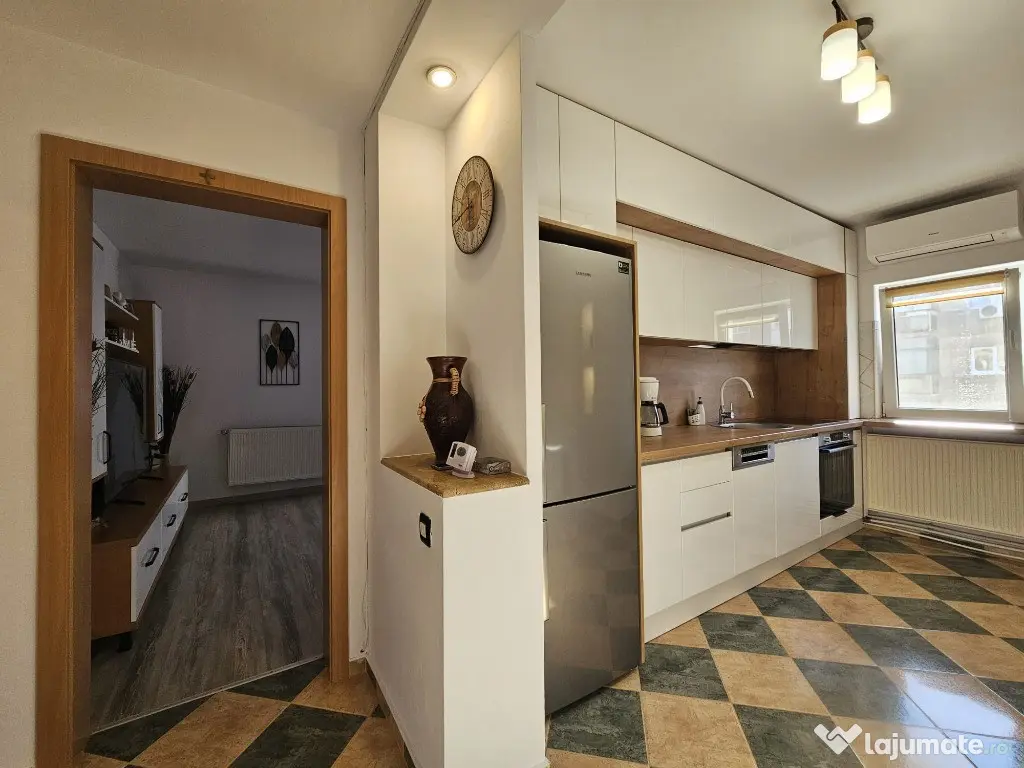 Apartament 3 camere,2 bai, 2 balcoane ,zona Neptun - Ion Creanga 